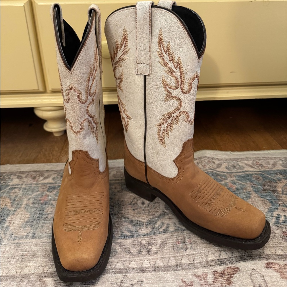 White and Tan Western Cowboy Boots